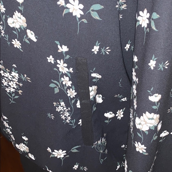 Flowered light jacket.🌸 - Picture 5 of 5